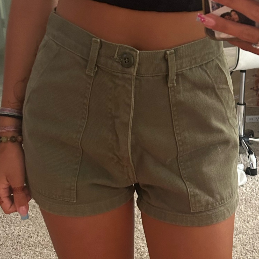 SMITH Green Cargo Shorts with Relaxed Fit and Belt Loops